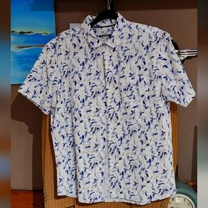 Button up casual shirt for men size large
